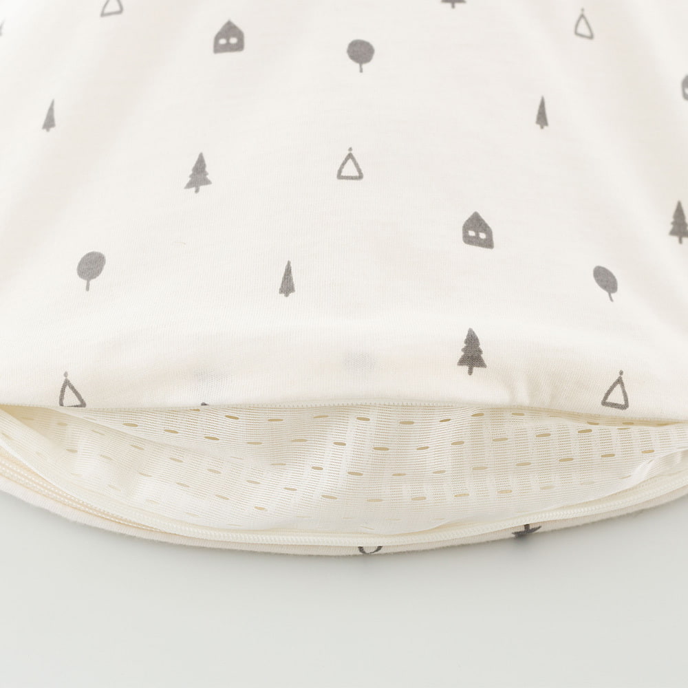 LIEBMICH Schlafsack im Design Zuhause Detailfoto vom Belüftungsschlitz am Fußende