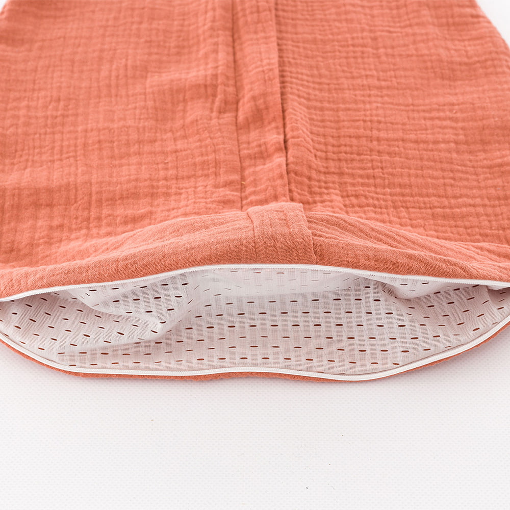 Sommerschlafsack aus Baumwollmusselin in aprikose Detailfoto vom Belüftungsschlitz