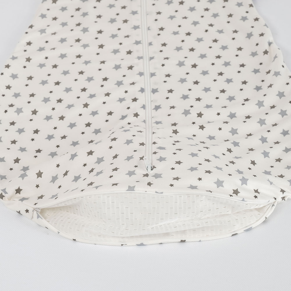 Sommerschlafsack weiß mit grauen Sternen aus TENCEL™ Detailfoto Belüftungsschlitz
