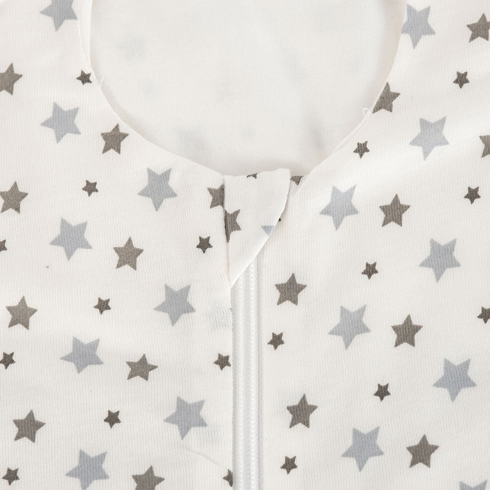 Sommerschlafsack weiß mit grauen Sternen aus TENCEL™ Detailfoto Kinnschutz