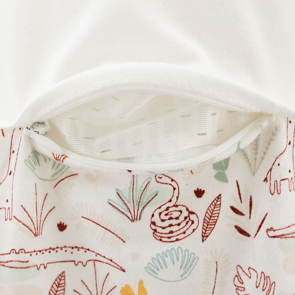 LIEBMICH Schlafsack im Design Dschungel Detailfoto vom Belüftungsschlitz vorne