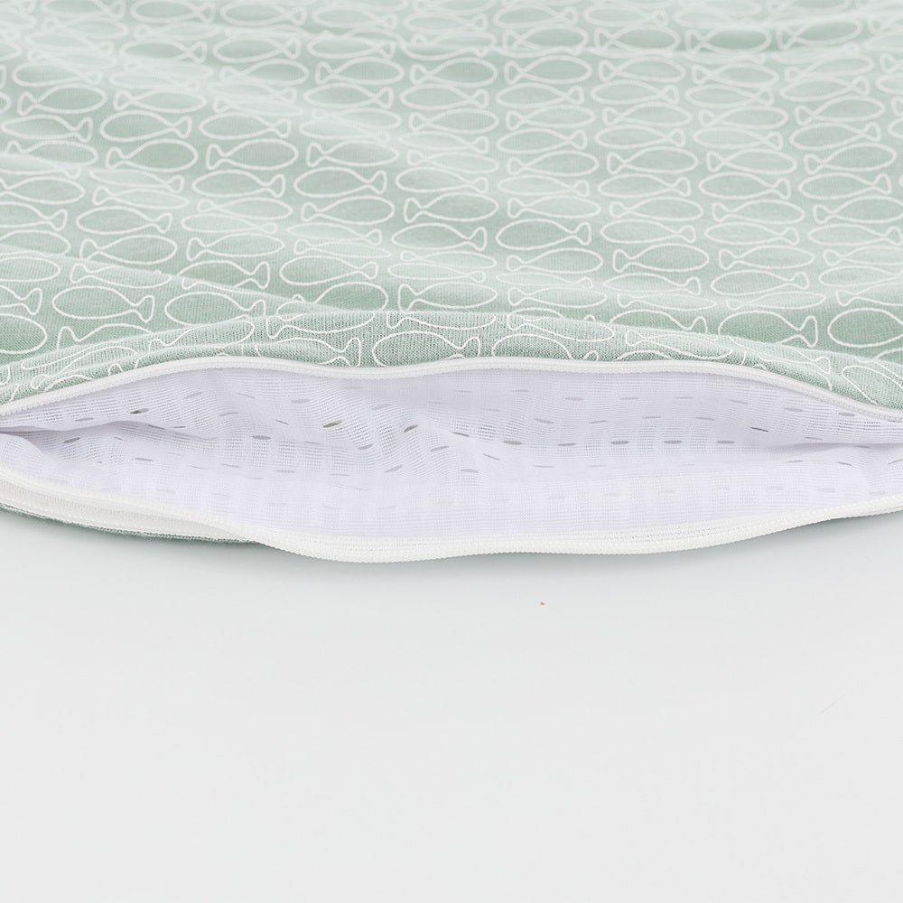 LIEBMICH Schlafsack im Design Fische mint Detailfoto vom Belüftungsschlitz am Fußende
