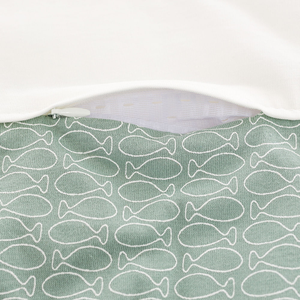 LIEBMICH Schlafsack im Design Fische mint Detailfoto vom Belüftungsschlitz vorne