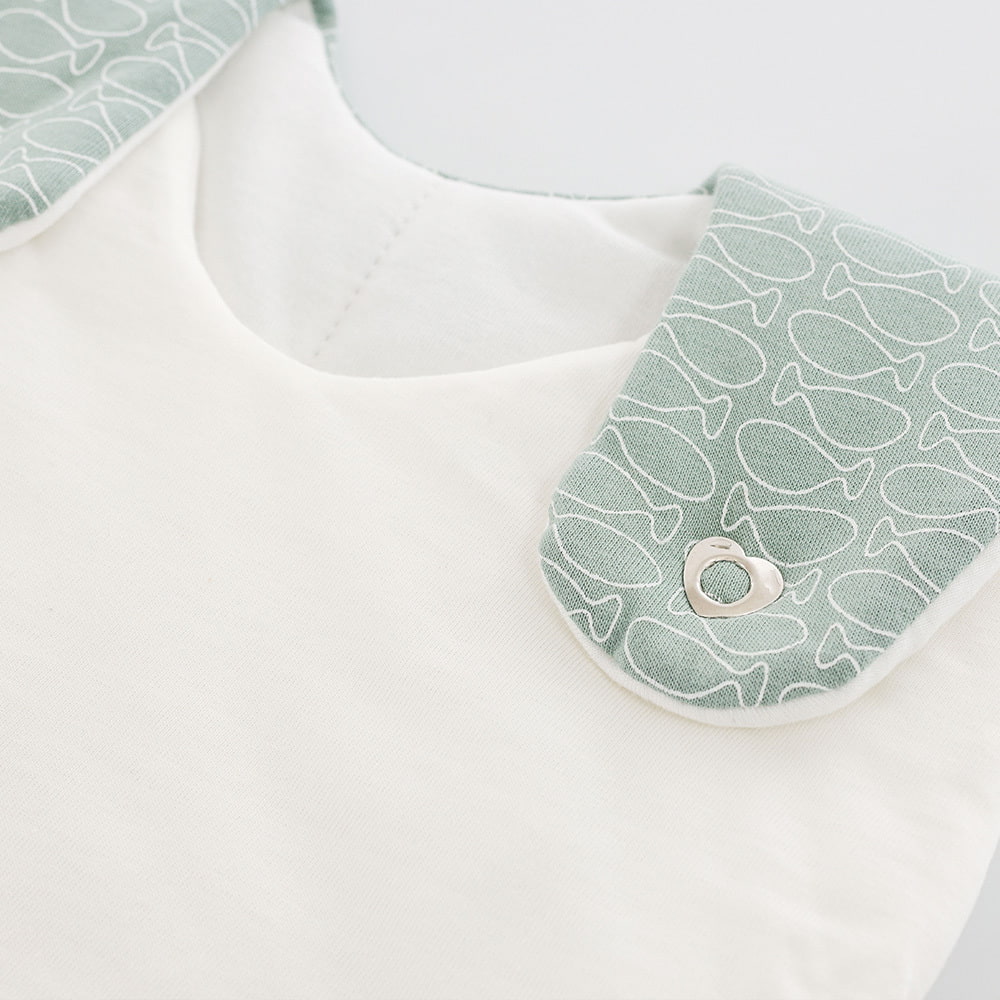 LIEBMICH Schlafsack im Design Fische mint Detailfoto vom Herzchen-Druckknopf