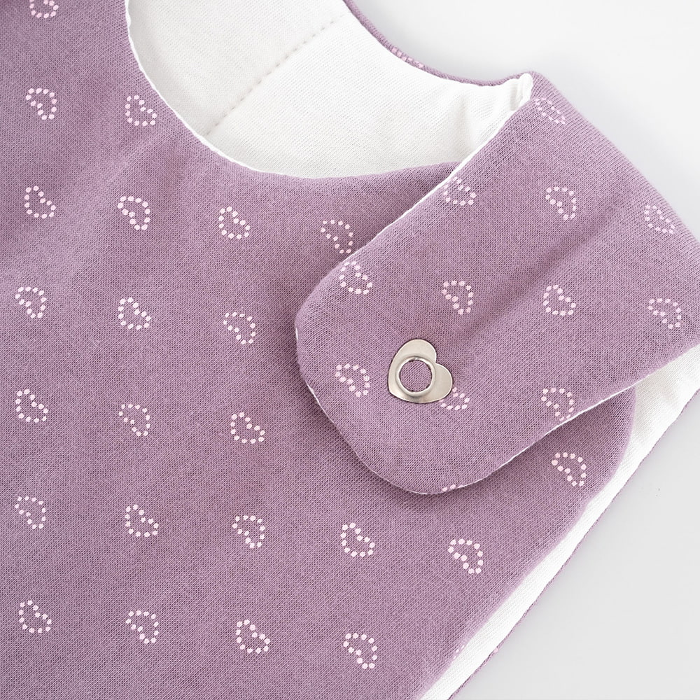 LIEBMICH Schlafsack im Design Heartsome Detailfoto vom Herzchen-Druckknopf