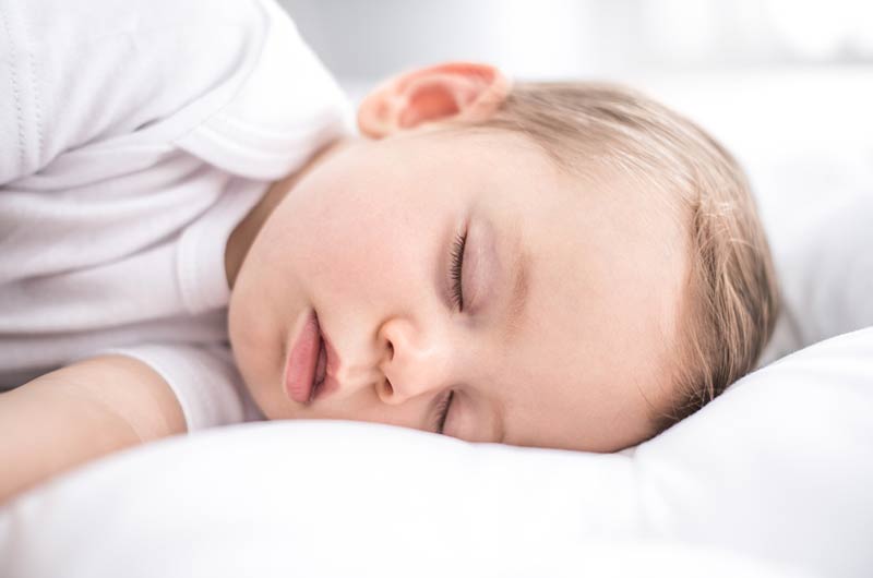 Schlafendes Baby auf Kissen Schlafendes Baby auf Kissen