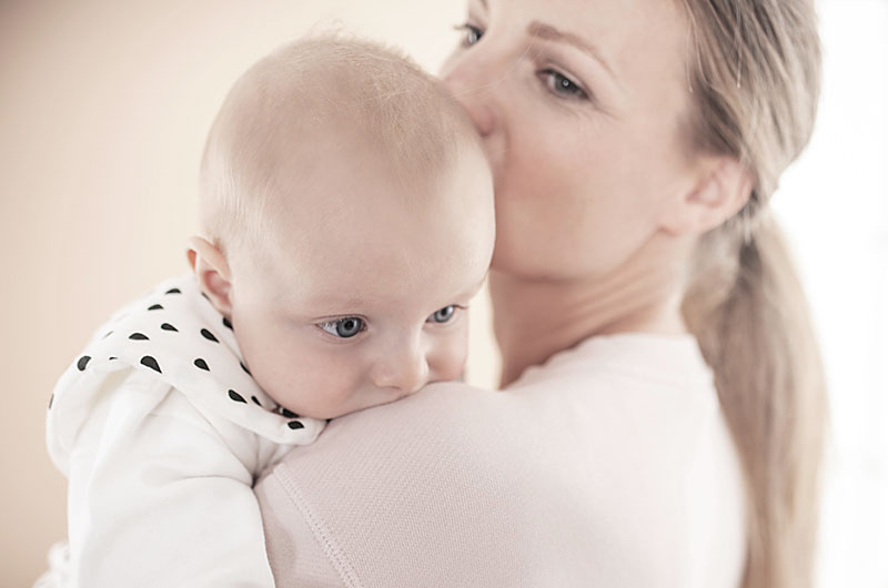 Mama und Baby kuscheln Mama und Baby kuscheln
