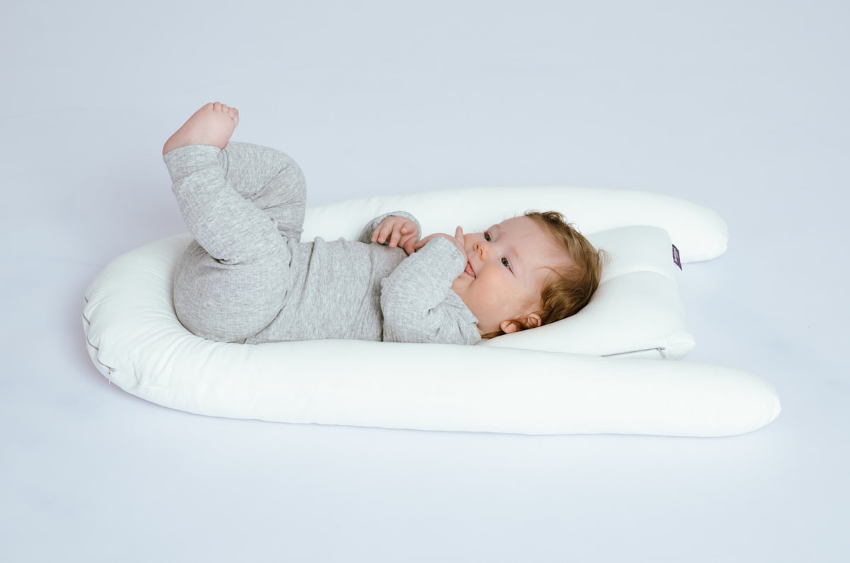 baby-im-carefor-entwicklungskissen-und-kuschelnest baby-im-carefor-entwicklungskissen-und-kuschelnest