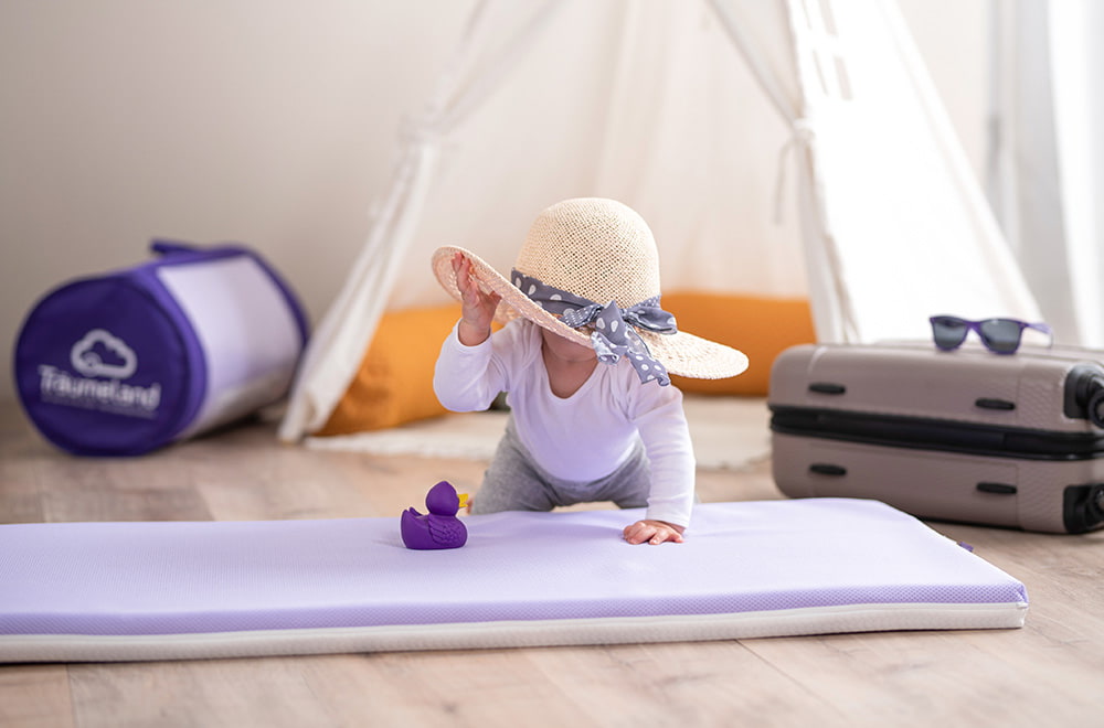 kind-reisebettmatratze-traeumeland-bild-baby kind-reisebettmatratze-traeumeland-bild-baby