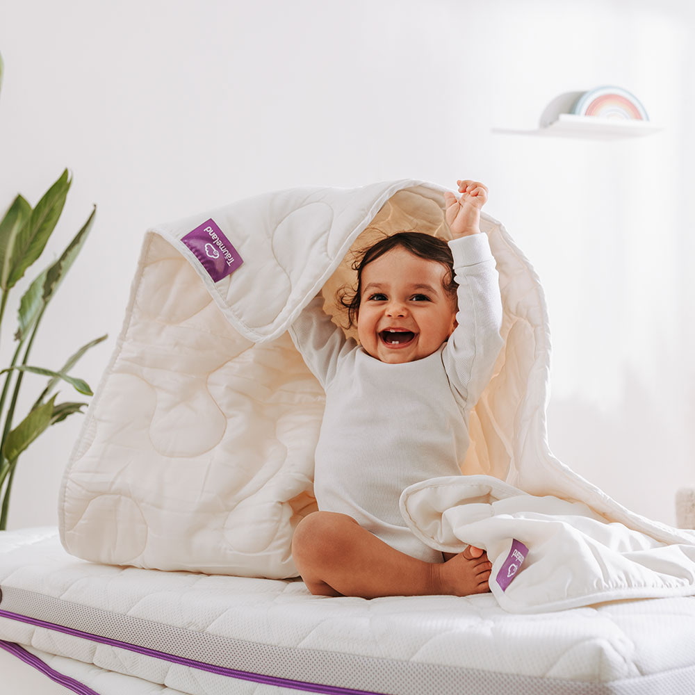 babydecke-traeumeland-babybett