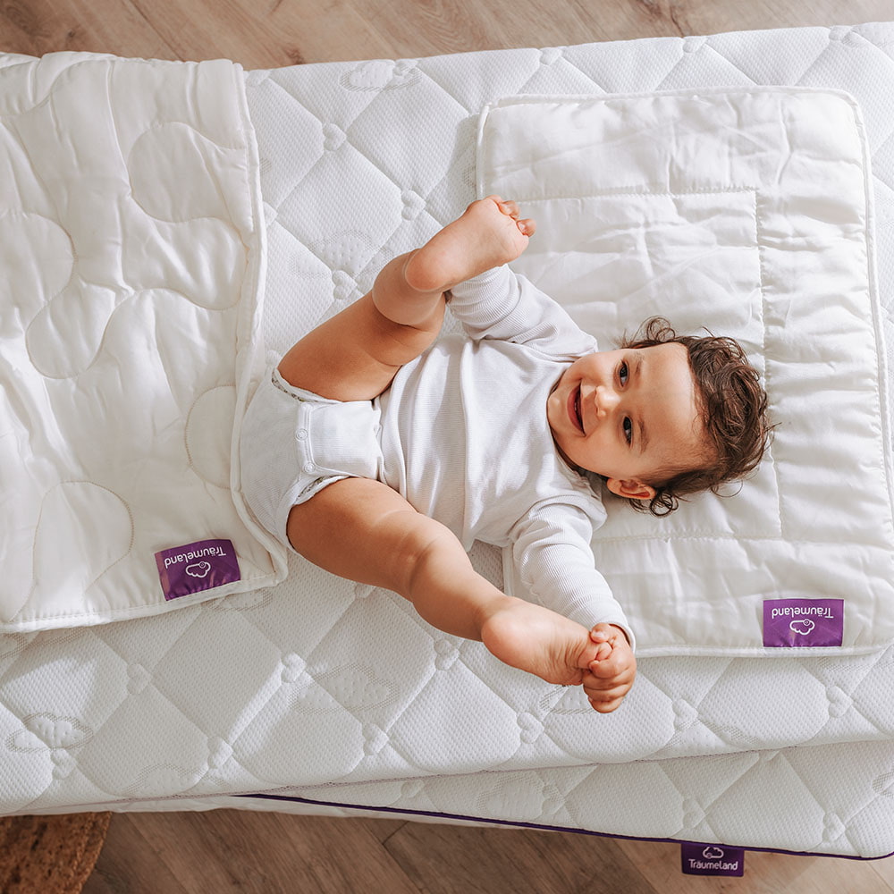 babybett-babydecke-babykissen-kind