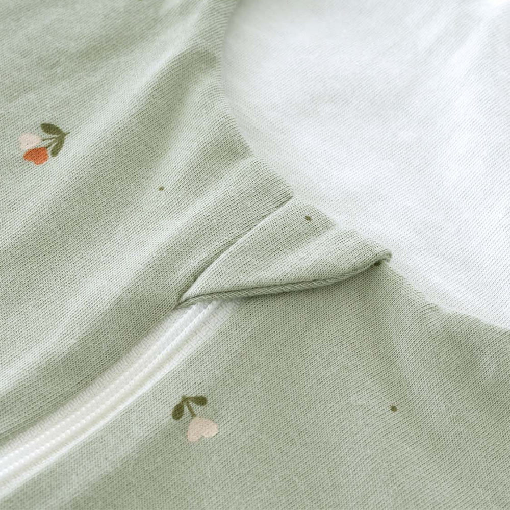 Schlafanzug light TO GO Fiore Grün aus Tencel™ Detail Kinnschutz