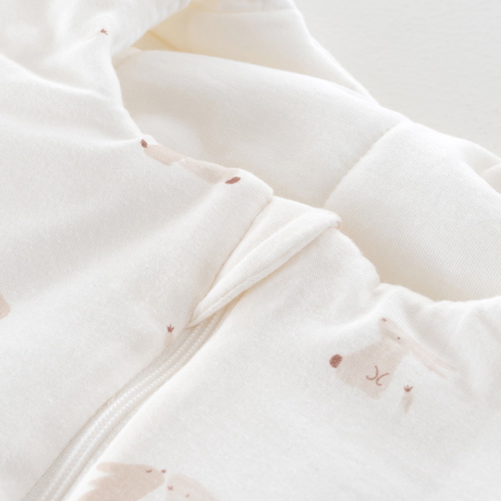 Schlafanzug TO GO Hophop Bunny beige Detail Kinnschutz