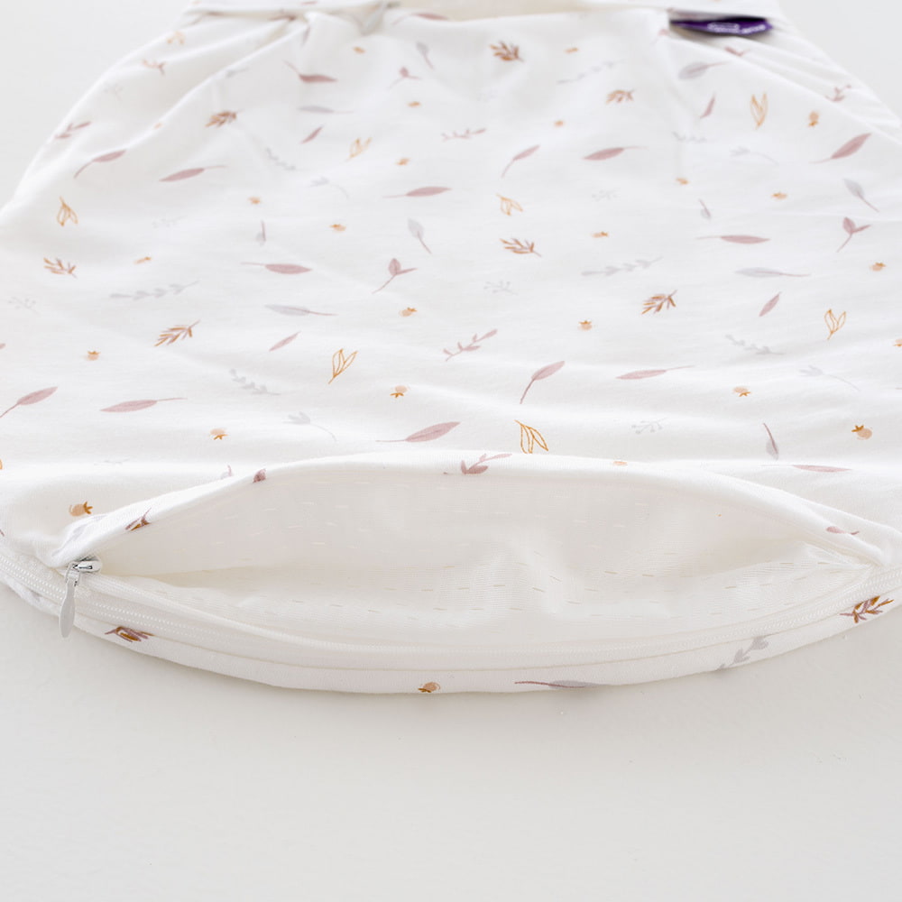 LIEBMICH Schlafsack im Design Naturlieb rosa Detailfoto vom Belüftungsschlitz am Fußende
