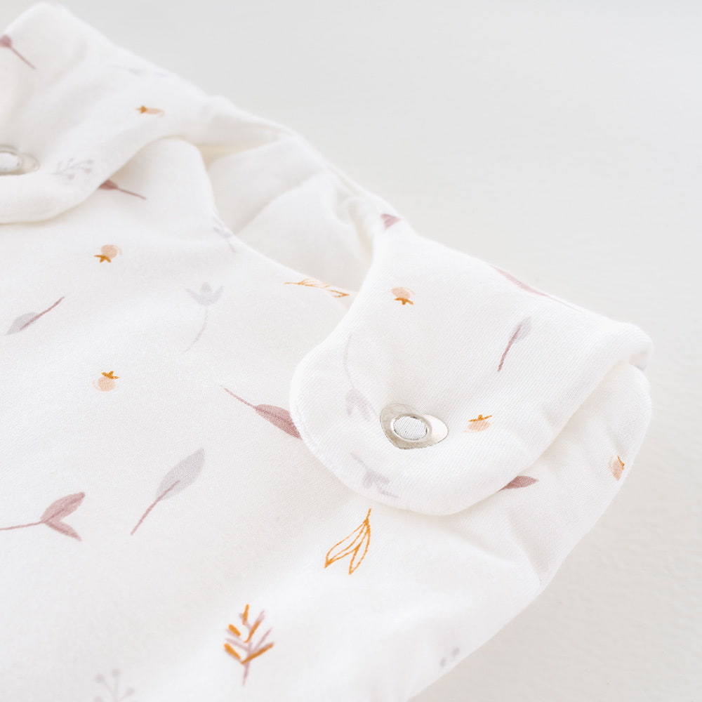 LIEBMICH Schlafsack im Design Naturlieb rosa Detailfoto vom Herzchen-Druckknopf