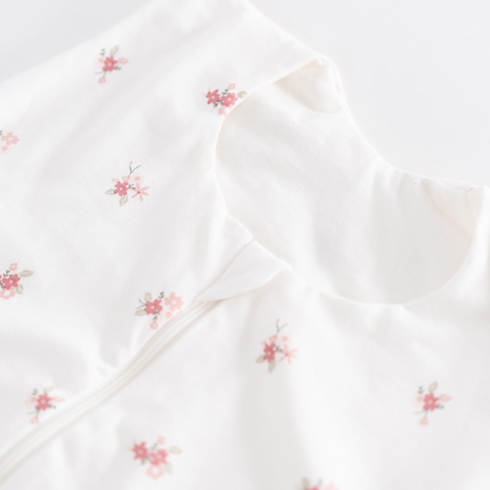 Schlafsack mit Beinen im Design Flora Kinnschutz