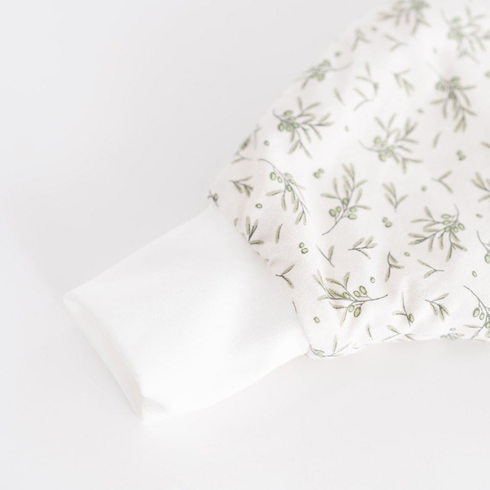 Schlafsack mit Beinen im Design Olive Füßchen