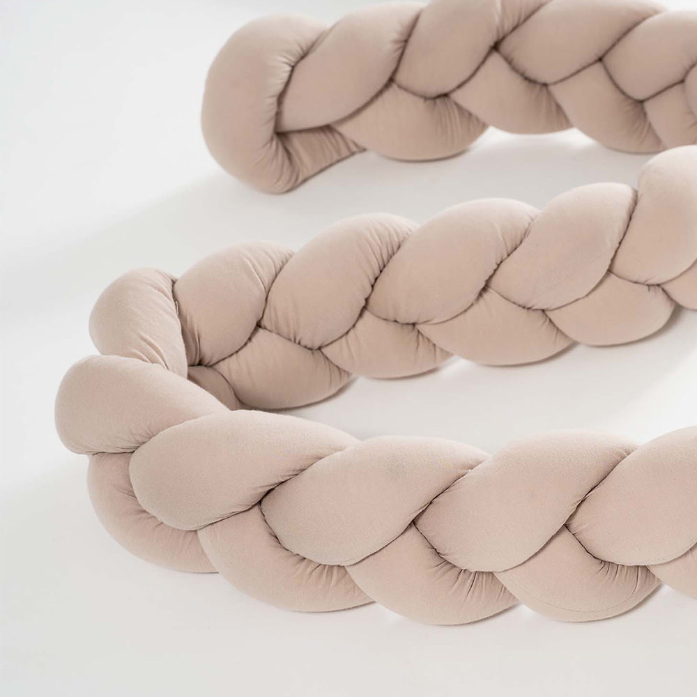 geflochtene-bettschlange-in-der-farbe-taupe-detail