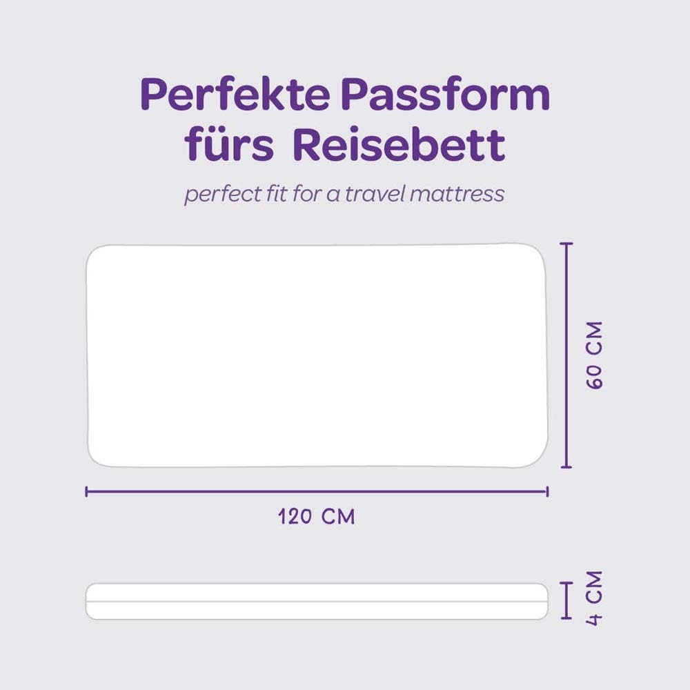 Baby mit Sonnenbrille auf Reisematratze