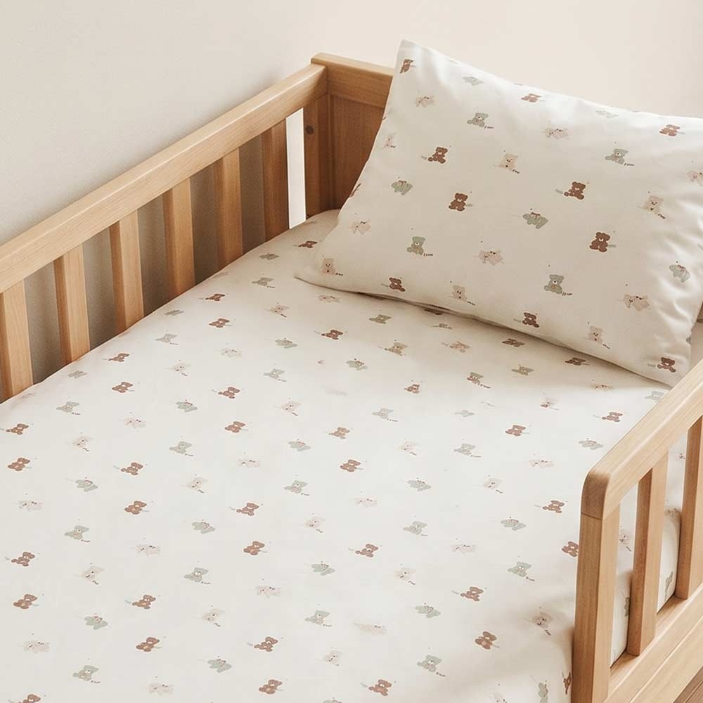 Bettwäsche im Kinderbett Patita Bettwäsche Patita mit kleinen Bären Kinderbett