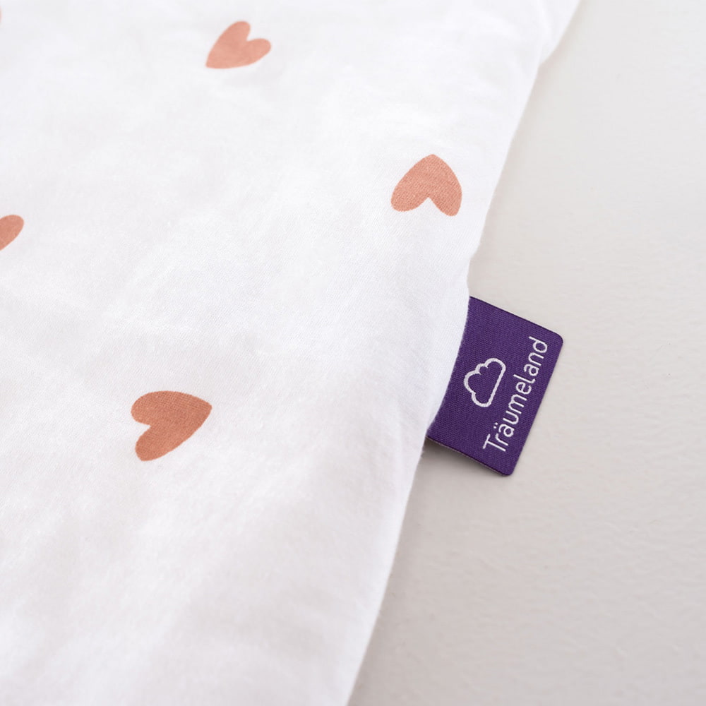 schlafsack-mit-beinen-design-herz-detail-etikett